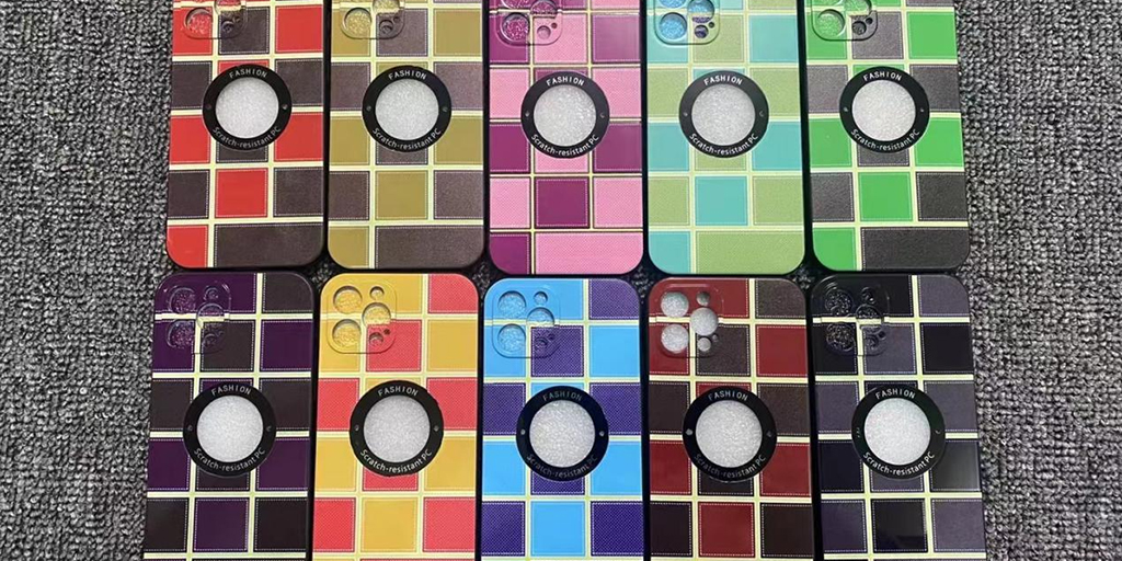 Įvairių medžiagų privalumai ir trūkumai mobiliojo telefono dėklas